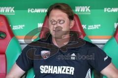 1. Bundesliga - Fußball - FC Augsburg - FC Ingolstadt 04 - Cheftrainer Ralph Hasenhüttl (FCI) vor dem Spiel