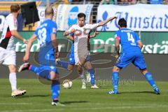 1. Bundesliga - Fußball - SV Darmstadt 98 - FC Ingolstadt 04 - Pascal Groß (10, FCI) kämpft sich durch die Abwehr