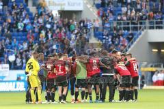 1. Bundesliga - Fußball - TSG 1899 Hoffenheim - FC Ingolstadt 04 - Spiel ist aus Niederlage 2:1, Besprechung am Feld mitte Cheftrainer Ralph Hasenhüttl (FCI)