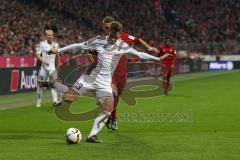 1. Bundesliga - Fußball - FCBayern - FC Ingolstadt 04 - Joshua Kimmich (32 Bayern) gegen Max Christiansen (19, FCI)