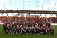 1. Bundesliga - Fußball - FC Ingolstadt 04 - TSG Hoffenheim - 1:1 - Einlaufkids mit Schanzi Maskottchen