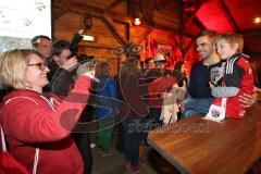 1. Bundesliga - Fußball - FC Ingolstadt 04 - großes Fantreffen in der Stiftlalm am Audi Sportpark - Foto mit Lukas Hinterseer (16, FCI)