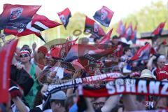 1. Bundesliga - Fußball - FC Ingolstadt 04 - FC Bayern München - Verabschiedung Saisonabschlußfest, Fahnen Schals Jubel Choreo