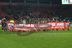 1. Bundesliga - Fußball - FC Ingolstadt 04 - Bayer 04 Leverkusen - Schanzer Team bedankt sich bei den Fans Spruchband Plakat
