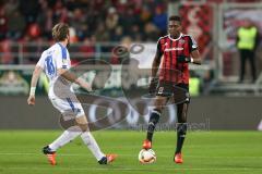 1. Bundesliga - Fußball - FC Ingolstadt 04 - SV Darmstadt 98 - links Peter Niemeyer (18 Darmstadt 98) und rechts Roger de Oliveira Bernardo (8, FCI)