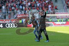 1. Bundesliga - Fußball - FC Ingolstadt 04 - FC Bayern München - 1:2 Niederlage, Bayern ist Deutscher Meister, FCI dankt den Fans Jubel, Cheftrainer Ralph Hasenhüttl (FCI) gerührt mit Tränen