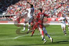 1. Bundesliga - Fußball - FC Ingolstadt 04 - FC Bayern München - David Alaba (27 Bayern) Pascal Groß (10, FCI) Kopfball