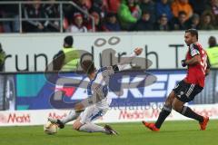 1. Bundesliga - Fußball - FC Ingolstadt 04 - SV Darmstadt 98 - rechts Marvin Matip (34, FCI) schießt auf das Tor, Jerome Gondorf (8 Darmstadt 98) stoppt den Ball