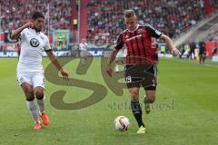 1. Bundesliga - Fußball - FC Ingolstadt 04 - Eintracht Frankfurt - Carlos Zambrano (5 Frankfurt) und rechts Max Christiansen (19, FCI)