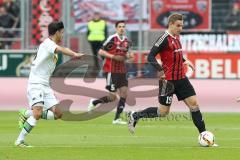 1. Bundesliga - Fußball - FC Ingolstadt 04 - Borussia Mönchengladbach - Mahmoud Dahoud (Gladbach 8) und Max Christiansen (19, FCI)