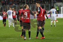 1. Bundesliga - Fußball - FC Ingolstadt 04 - SV Darmstadt 98 - Elfmeter Strafstoß Moritz Hartmann (9, FCI) trifft zum 2:1 Tor Jubel mit Benjamin Hübner (5, FCI)