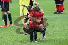 1. Bundesliga - Fußball - FC Ingolstadt 04 - Eintracht Frankfurt - Spiel ist aus, Sieg Jubel Team bedankt sich, Alfredo Morales (6, FCI) mit Sohn