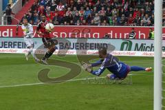 1. BL - Saison 2015/2016 - FC Ingolstadt 04 - Borussia Mönchengladbach - Ramazan Özcan (#1 FC Ingolstadt 04) - Marvin Matip (#34 FC Ingolstadt 04) - Hazard Thorgan #10 weiss Gladbach - Foto: Meyer Jürgen