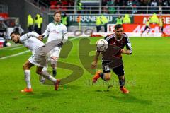 1. Bundesliga - Fußball - FC Ingolstadt 04 - SV Werder Bremen - Lukas Hinterseer (16, FCI) gewinnt den Zweikampf gegen Santiago García (2, SV Werder Bremen)