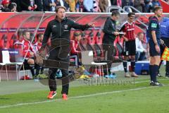 1. Bundesliga - Fußball - FC Ingolstadt 04 - Eintracht Frankfurt - Cheftrainer Ralph Hasenhüttl (FCI) schreit zur Vernunft