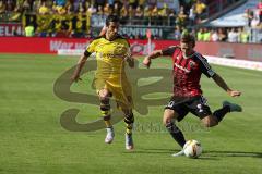 1. Bundesliga - Fußball - FC Ingolstadt 04 - Borussia Dortmund - links Henrikh Mkhitaryan (BVB 10) und rechts Konstantin Engel (20, FCI)