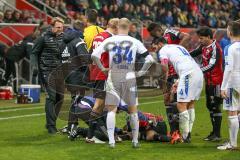 1. Bundesliga - Fußball - FC Ingolstadt 04 - SV Darmstadt 98 - Foul an Pascal Groß (10, FCI) am Boden, links schimpft Cheftrainer Ralph Hasenhüttl (FCI)