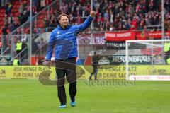 1. Bundesliga - Fußball - FC Ingolstadt 04 - Borussia Mönchengladbach - Sieg Jubel Cheftrainer Ralph Hasenhüttl (FCI) bedankt sich bei den Fans