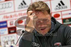 1. Bundesliga - Fußball - FC Ingolstadt 04 - FC Bayern München - Pressekonferenz, Cheftrainer Ralph Hasenhüttl (FCI) zu Tränen gerührt