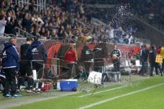 1. BL - Saison 2015/2016 - FC Ingolstadt 04 - Hamburger SV - Scenen auf der FCI Bank nach dem 0:1 Führungstreffer von Hamburg -  Foto: Jürgen Meyer