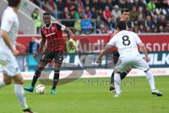 1. Bundesliga - Fußball - FC Ingolstadt 04 - Hannover 96 - Roger de Oliveira Bernardo (8, FCI) Manuel Schmiedebach (Hannover 8)