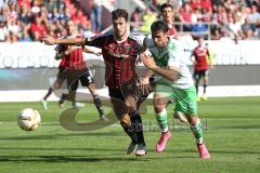 1. Bundesliga - Fußball - FC Ingolstadt 04 - VfL Wolfsburg -  Mathew Leckie (7, FCI) und Christian Träsch (Wolfsburg 15)