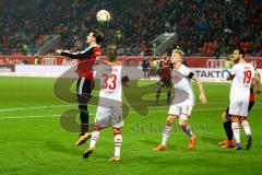 1. Bundesliga - Fußball - FC Ingolstadt 04 - 1. FC Köln - Pascal Groß (10, FCI) beim Kopfball gegen Matthias Lehmann (33, 1. FC Köln). Foto: Adalbert Michalik