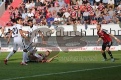 1. Bundesliga - Fußball - FC Ingolstadt 04 - Eintracht Frankfurt - Lukas Hinterseer (16, FCI) liegt am Boden vor dem Tor, rechts Moritz Hartmann (9, FCI)