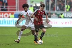 1. Bundesliga - Fußball - FC Ingolstadt 04 - FC Augsburg - Caiuby (FCA 30) gegen Pascal Groß (10, FCI)