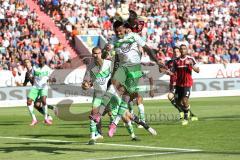 1. Bundesliga - Fußball - FC Ingolstadt 04 - VfL Wolfsburg -  Kopfball Alfredo Morales (6, FCI) und Luiz Gustavo (Wolfsburg 22)