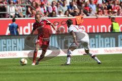1. Bundesliga - Fußball - FC Ingolstadt 04 - FC Bayern München - Moritz Hartmann (9, FCI) Xabi Alonso (14 Bayern)