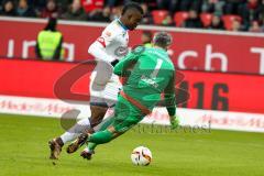 1. BL - Saison 2015/2016 - FC Ingolstadt 04 - 1. FSV Mainz 05 - Ramazan Özcan (#1 FC Ingolstadt 04) rettet vor Cordoba Copete #15 Mainz - - Foto: Meyer Jürgen