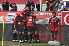 1. Bundesliga - Fußball - FC Ingolstadt 04 - Borussia Mönchengladbach - Tor Jubel 1:0 für Ingolstadt Torschütze Moritz Hartmann (9, FCI) umringt, rechts Marvin Matip (34, FCI)