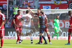 1. Bundesliga - Fußball - FC Ingolstadt 04 - FC Bayern München - Streit Marvin Matip (34, FCI) Robert Lewandowski (9 Bayern) Benjamin Hübner (5, FCI)