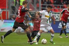 1. BL - Saison 2015/2016 - FC Ingolstadt 04 - Borussia Mönchengladbach - Pascal Groß (#10 FC Ingolstadt 04) - Max Christiansen (#19 FC Ingolstadt 04) - Dahoud Mahmoud #8 weiss Gladbach - Foto: Meyer Jürgen