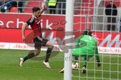 1. Bundesliga - Fußball - FC Ingolstadt 04 - Borussia Mönchengladbach - Torchance Mathew Leckie (7, FCI) und Torwart Yann Sommer (Gladbach 1) hält den Ball