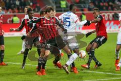 1. Bundesliga - Fußball - FC Ingolstadt 04 - 1. FSV Mainz 05 - Stress vor dem Tor Pascal Groß (10, FCI) und rechts Roger de Oliveira Bernardo (8, FCI) klären vor Cordoba, Jhon (Mainz 15)