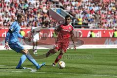 1. Bundesliga - Fußball - FC Ingolstadt 04 - FC Bayern München - Torwart Manuel Neuer (1 Bayern) Darío Lezcano (37, FCI)