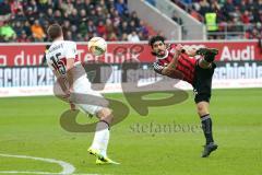 1. Bundesliga - Fußball - FC Ingolstadt 04 - VfB Stuttgart - Almog Cohen (36, FCI) zeiht ab, Kevin Großkreutz (15 Stuttgart)  steht im Weg