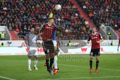 1. Bundesliga - Fußball - FC Ingolstadt 04 - TSG Hoffenheim - Lukas Hinterseer (16, FCI) kommt nicht zum Ball, Baumann, Oliver (TSG 1) boxt ihn weg