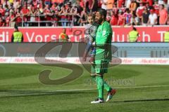 1. Bundesliga - Fußball - FC Ingolstadt 04 - FC Bayern München - 1:2 Niederlage, Bayern ist Deutscher Meister, FCI dankt den Fans Jubel Torwart Ramazan Özcan (1, FCI)