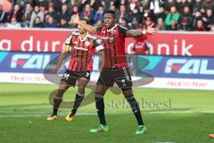 1. Bundesliga - Fußball - FC Ingolstadt 04 - FC Augsburg - Roger de Oliveira Bernardo (8, FCI) beschwert sich