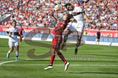 1. Bundesliga - Fußball - FC Ingolstadt 04 - FC Bayern München - kanpp am Tor Lukas Hinterseer (16, FCI) Medhi Benatia (5 Bayern)