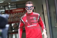 1. Bundesliga - Fußball - FC Ingolstadt 04 - Eintracht Frankfurt - Tomas Pekhart (11, FCI) mit Gesichtsmaske