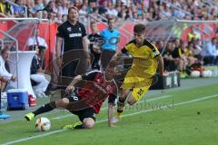 1. Bundesliga - Fußball - FC Ingolstadt 04 - Borussia Dortmund - Cheftrainer Ralph Hasenhüttl (FCI) mitte Pascal Groß (10, FCI) und rechts Julian Weigl (BVB 33)