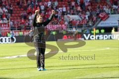 1. Bundesliga - Fußball - FC Ingolstadt 04 - FC Bayern München - 1:2 Niederlage, Bayern ist Deutscher Meister, FCI dankt den Fans Jubel, Cheftrainer Ralph Hasenhüttl (FCI) gerührt mit Tränen