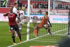 1. Bundesliga - Fußball - FC Ingolstadt 04 - VfB Stuttgart - Tor Jubel 2:1 durch Mathew Leckie (7, FCI) Torwart Przemyslaw Tyton (22 Stuttgart) chancenlos, links jubelt Marvin Matip (34, FCI)