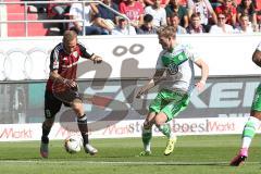 1. Bundesliga - Fußball - FC Ingolstadt 04 - VfL Wolfsburg -  Moritz Hartmann (9, FCI) gegem André Schürrle (Wolfsburg 17)