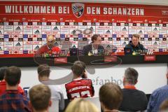 1. Bundesliga - Fußball - FC Ingolstadt 04 - FC Bayern München - Pressekonferenz Cheftrainer Ralph Hasenhüttl (FCI), Pressesprecher Oliver Samwald und rechts Cheftrainer Ralph Hasenhüttl (FCI)