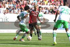 1. Bundesliga - Fußball - FC Ingolstadt 04 - VfL Wolfsburg -  Lukas Hinterseer (16, FCI) will an Dante Bonfim Costa Santos (Wolfsburg 18) vorbei